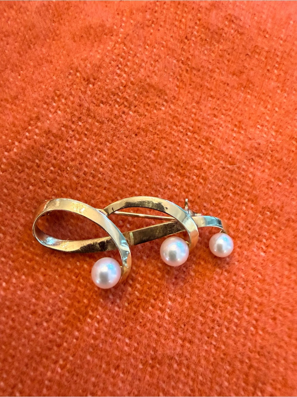 Vintage Authentic MIKIMOTO 3 Pearl Ribbon Brooch Pin 14k Gold 3.67g